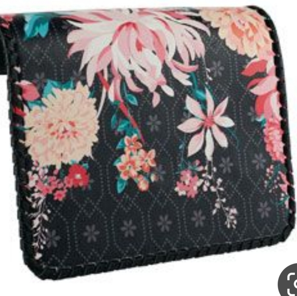 Magnolia and Vine Flap Accent versa collection